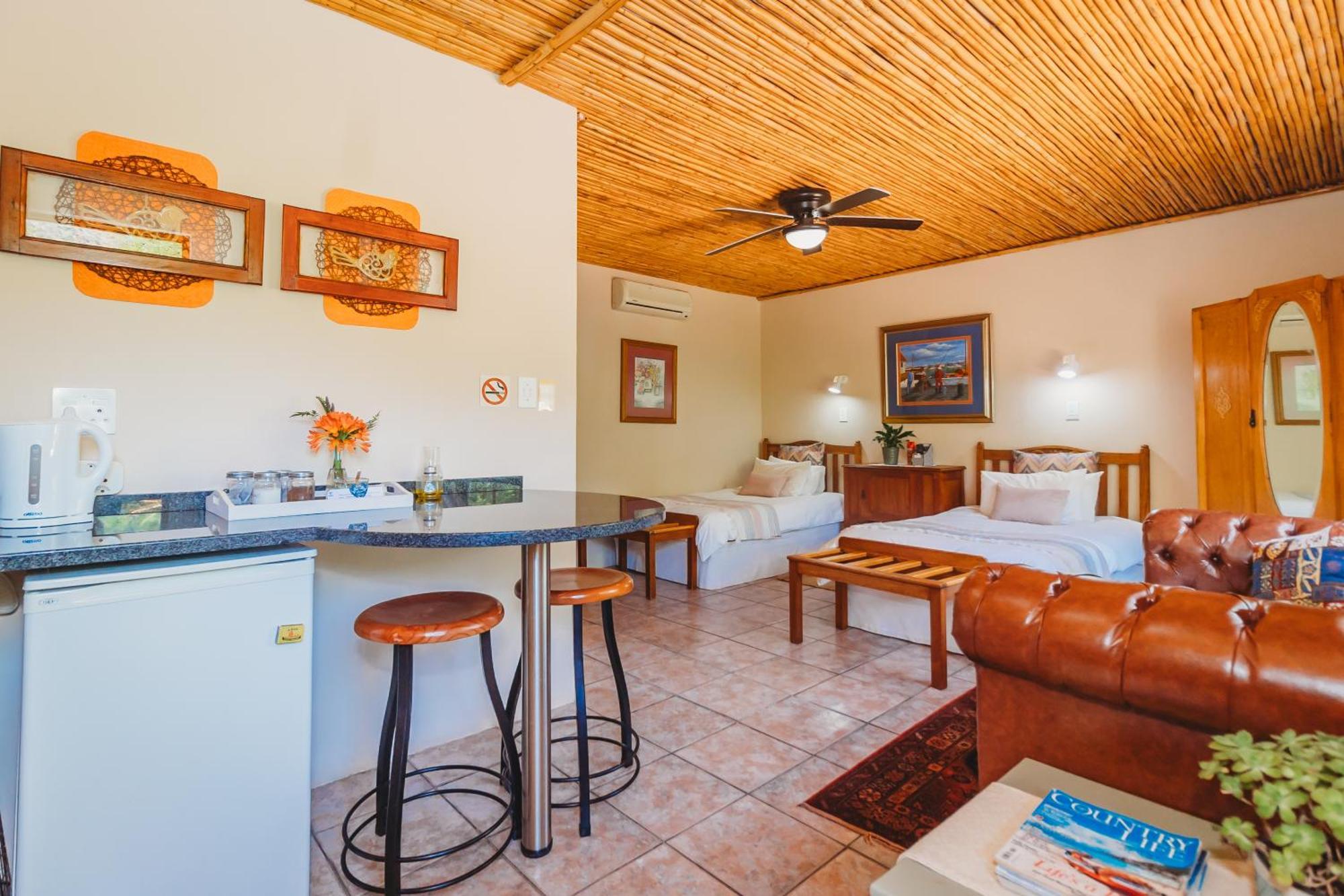 De Poort Country Lodge Oudtshoorn Eksteriør billede